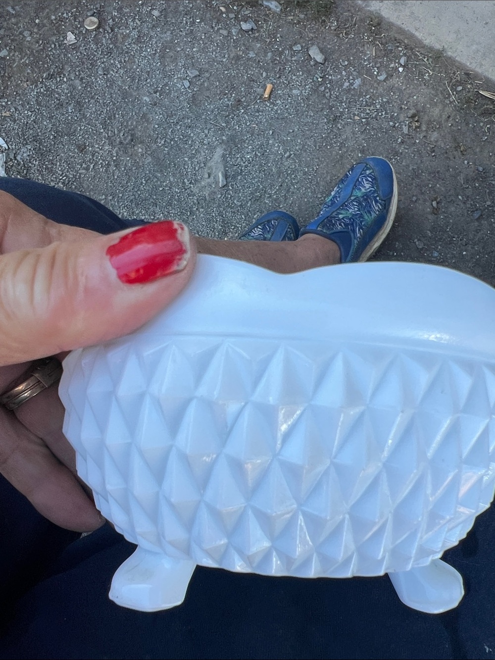 Vintage milk glass footed dish - Picture 2 of 3